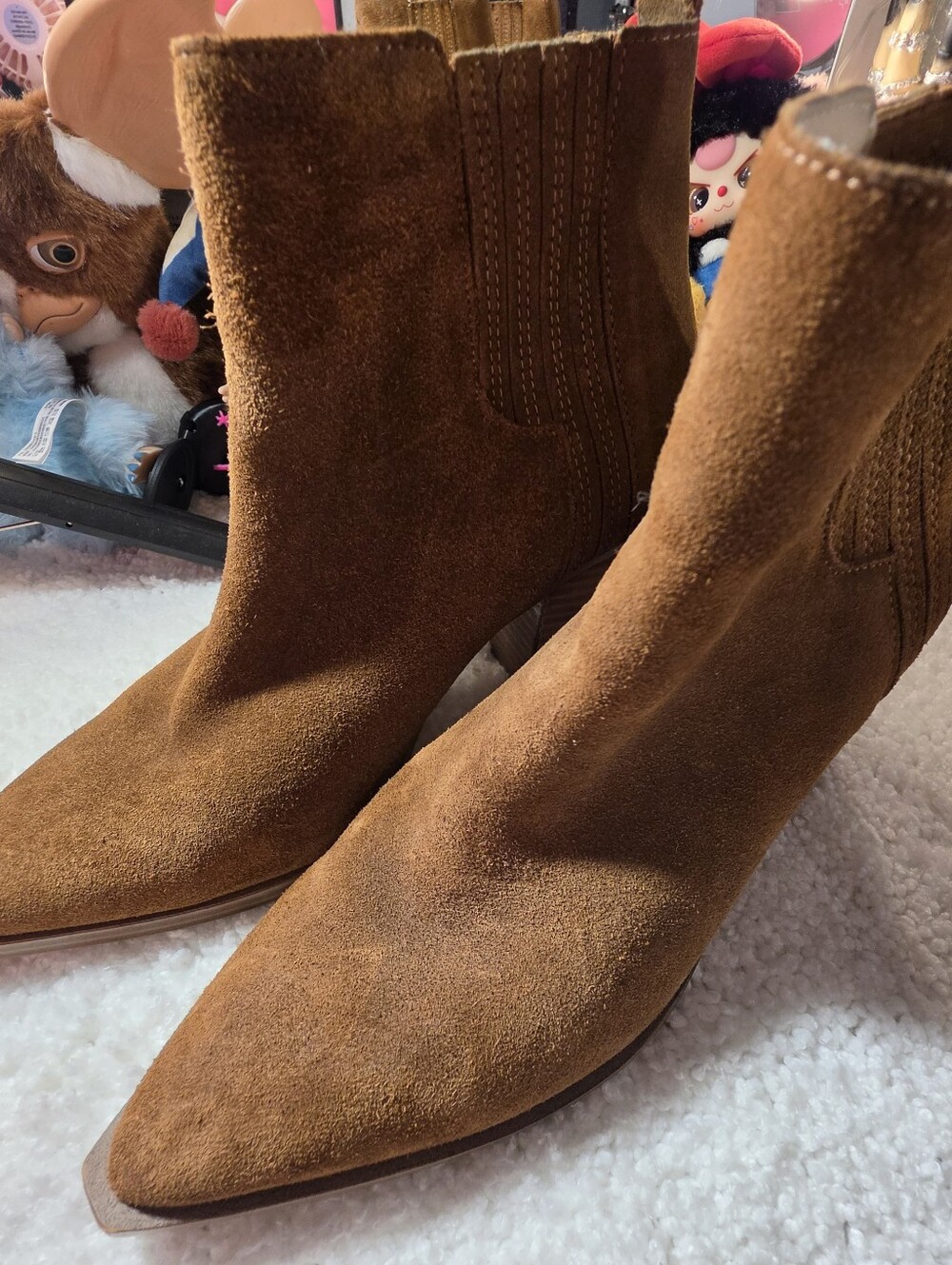 Steve Madden suede ankle Chelsea boots in a camel/cognac color, size 9M, model C